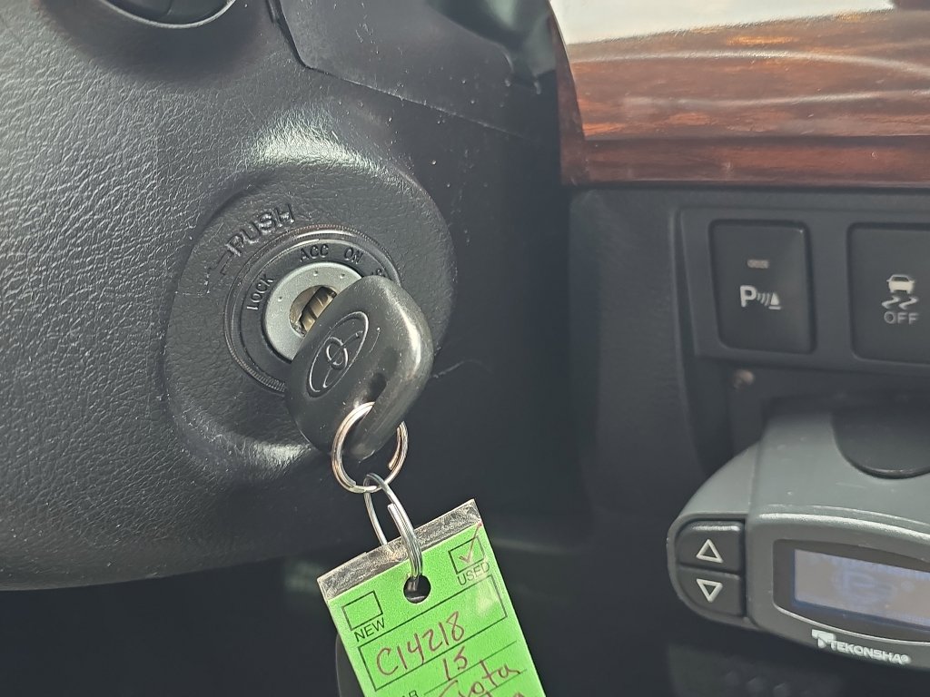 Used 2015 Toyota Tundra Limited w/ Limited Premium Package AWD/4WD image 29