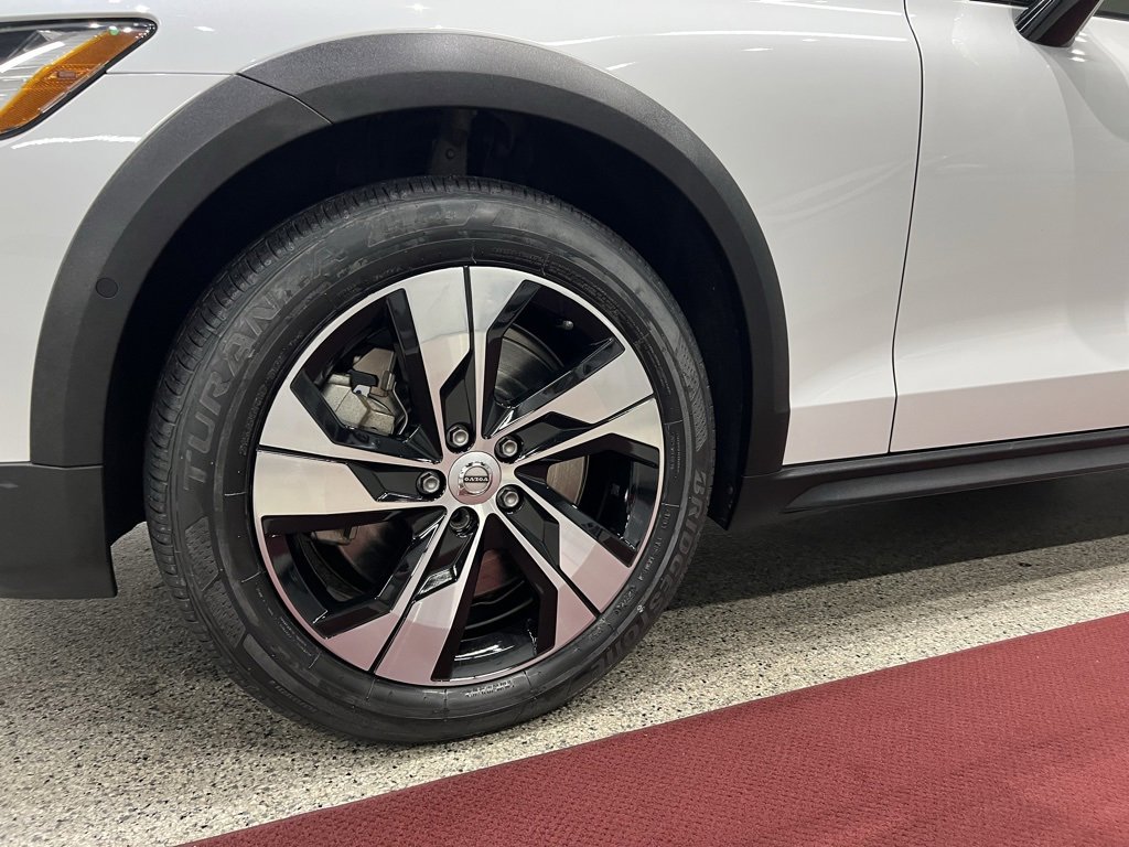 Used 2020 Volvo V60 T5 Cross Country w/ Protection Package Premier image 19