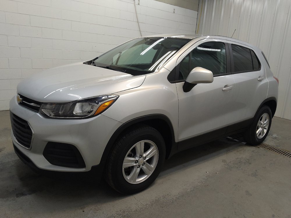 Used 2022 Chevrolet Trax LS w/ Tint and Cruise Package AWD/4WD image 2