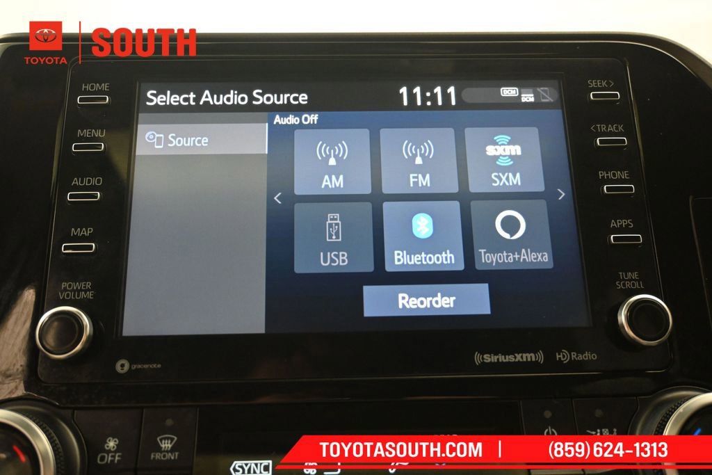 Used 2022 Toyota Highlander XLE AWD/4WD image 15