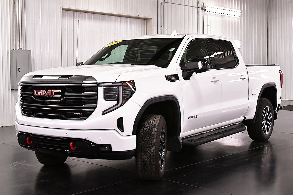 Used 2024 GMC Sierra 1500 AT4 w/ AT4 Preferred Package image 3