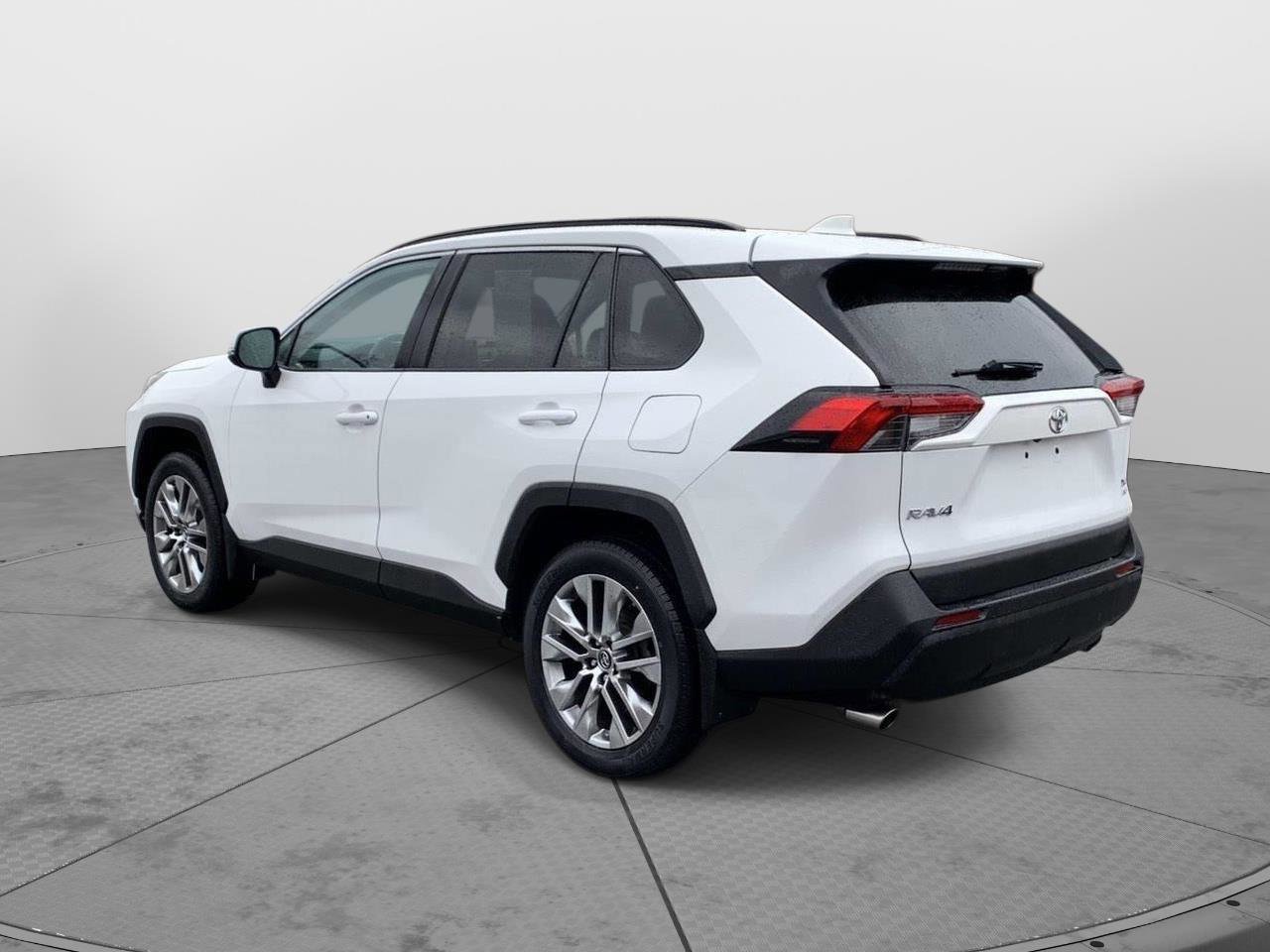 Used 2019 Toyota RAV4 XLE Premium w/ Cold Weather Package image 5
