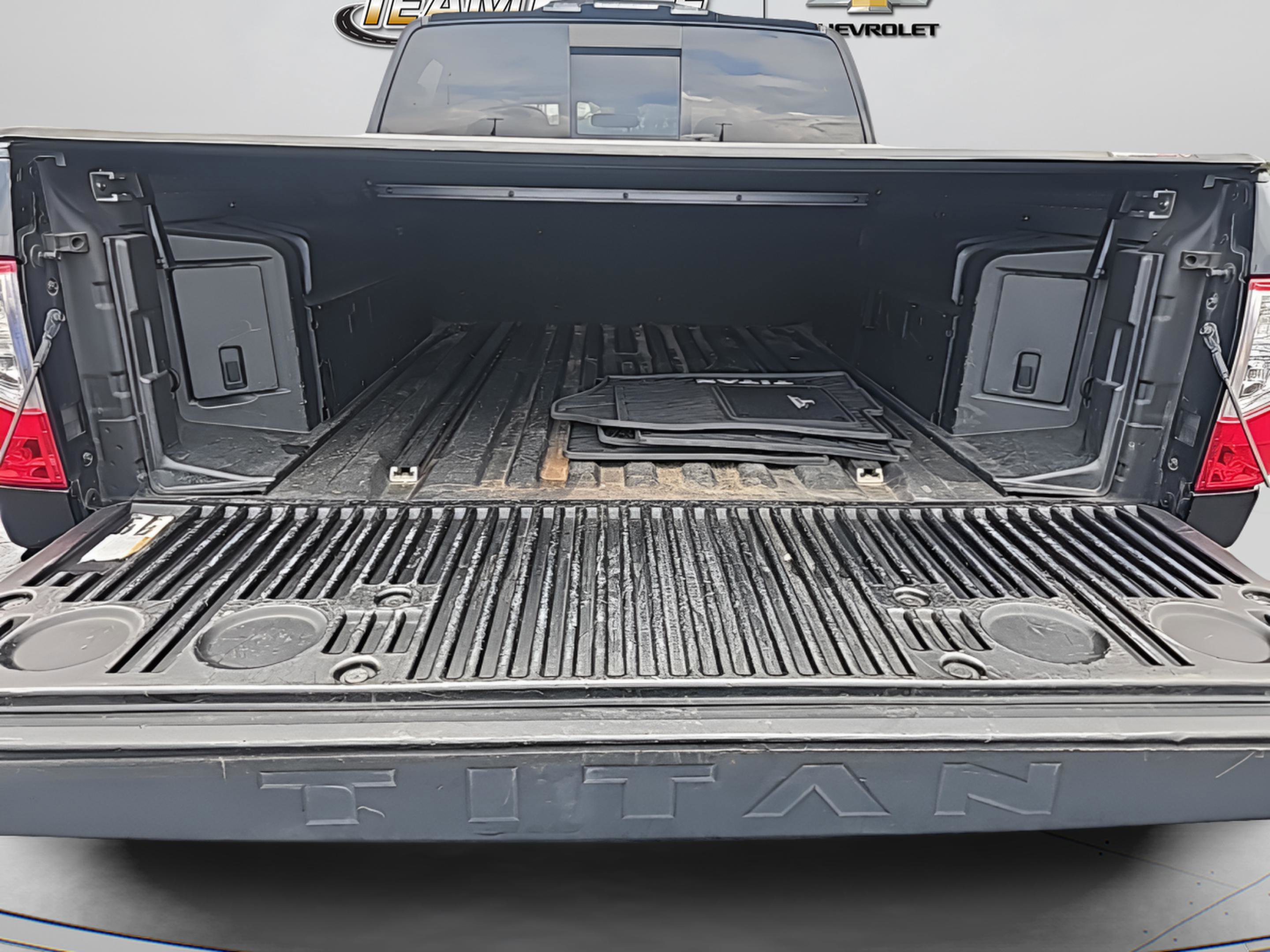 Used 2018 Nissan Titan Platinum Reserve w/ Platinum Utility Package image 8