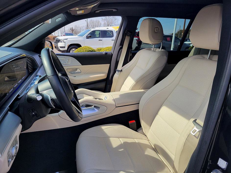 Used 2025 Mercedes-Benz GLS 450 4MATIC image 11