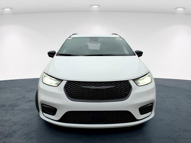 New 2026 Chrysler Pacifica Select image 4