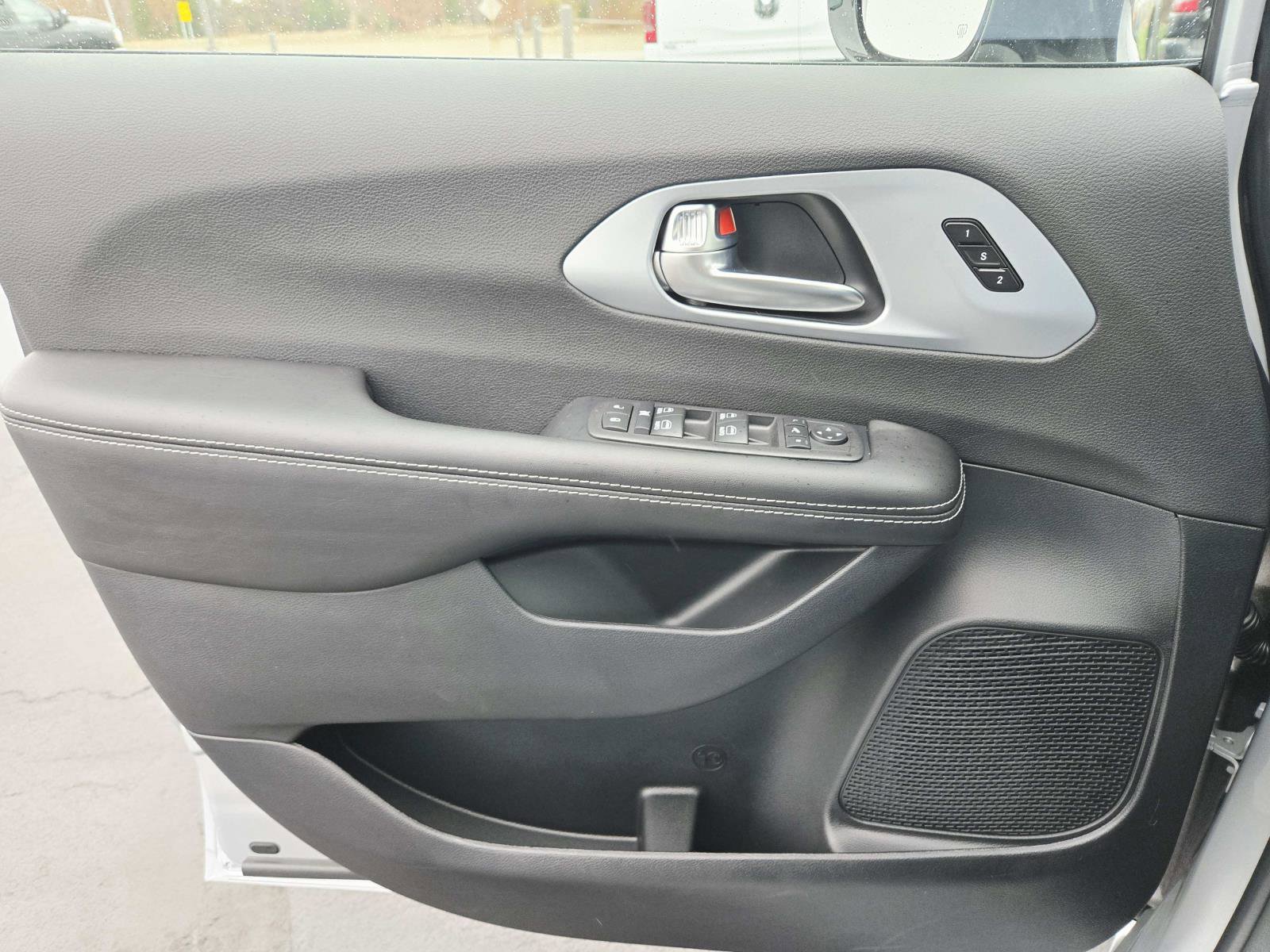 New 2026 Chrysler Pacifica Limited w/ S Appearance Package image 30