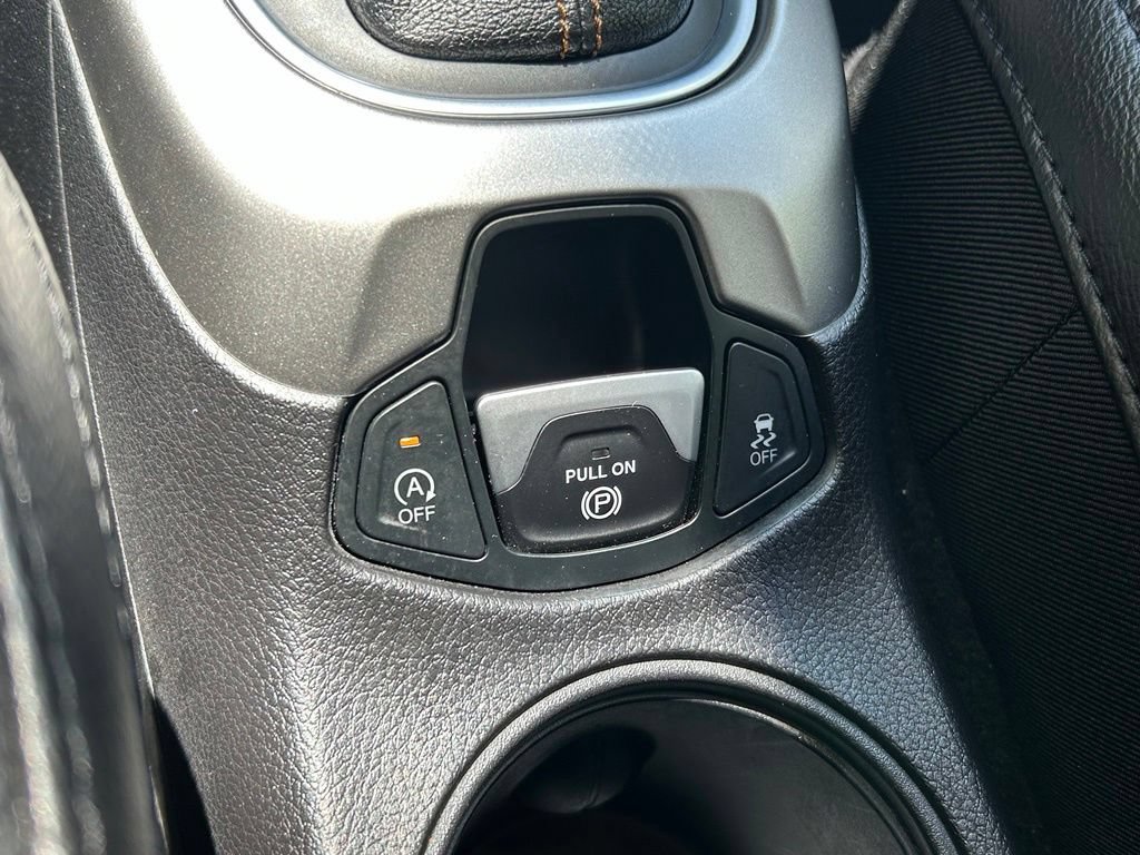 Certified 2020 Jeep Compass Latitude FWD image 29