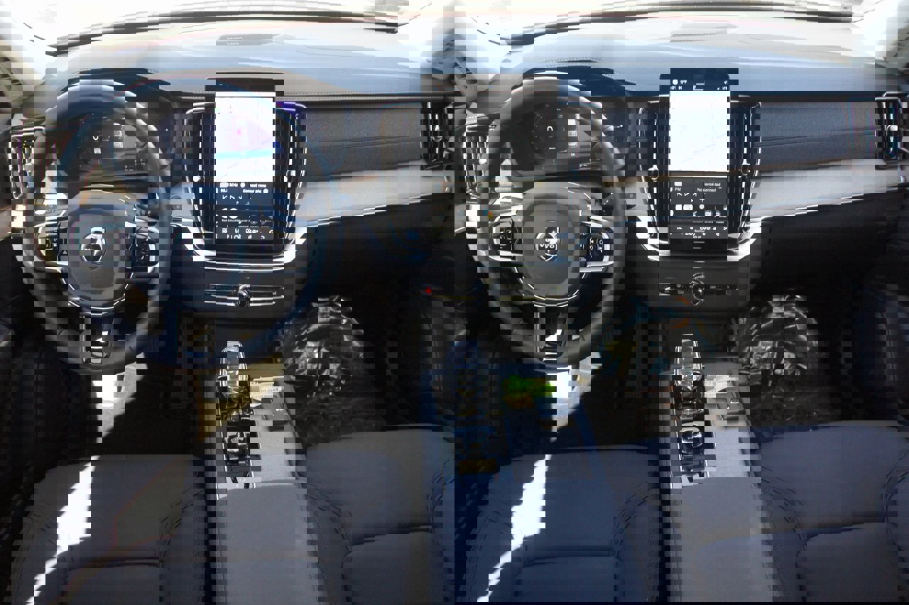 New 2025 Volvo XC90 T8 Plus w/ Protection Package Premier image 9