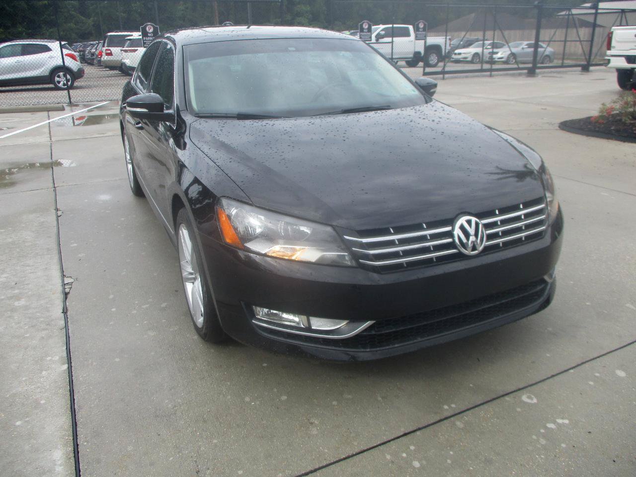 Used 2014 Volkswagen Passat TDI SEL Premium FWD image 3
