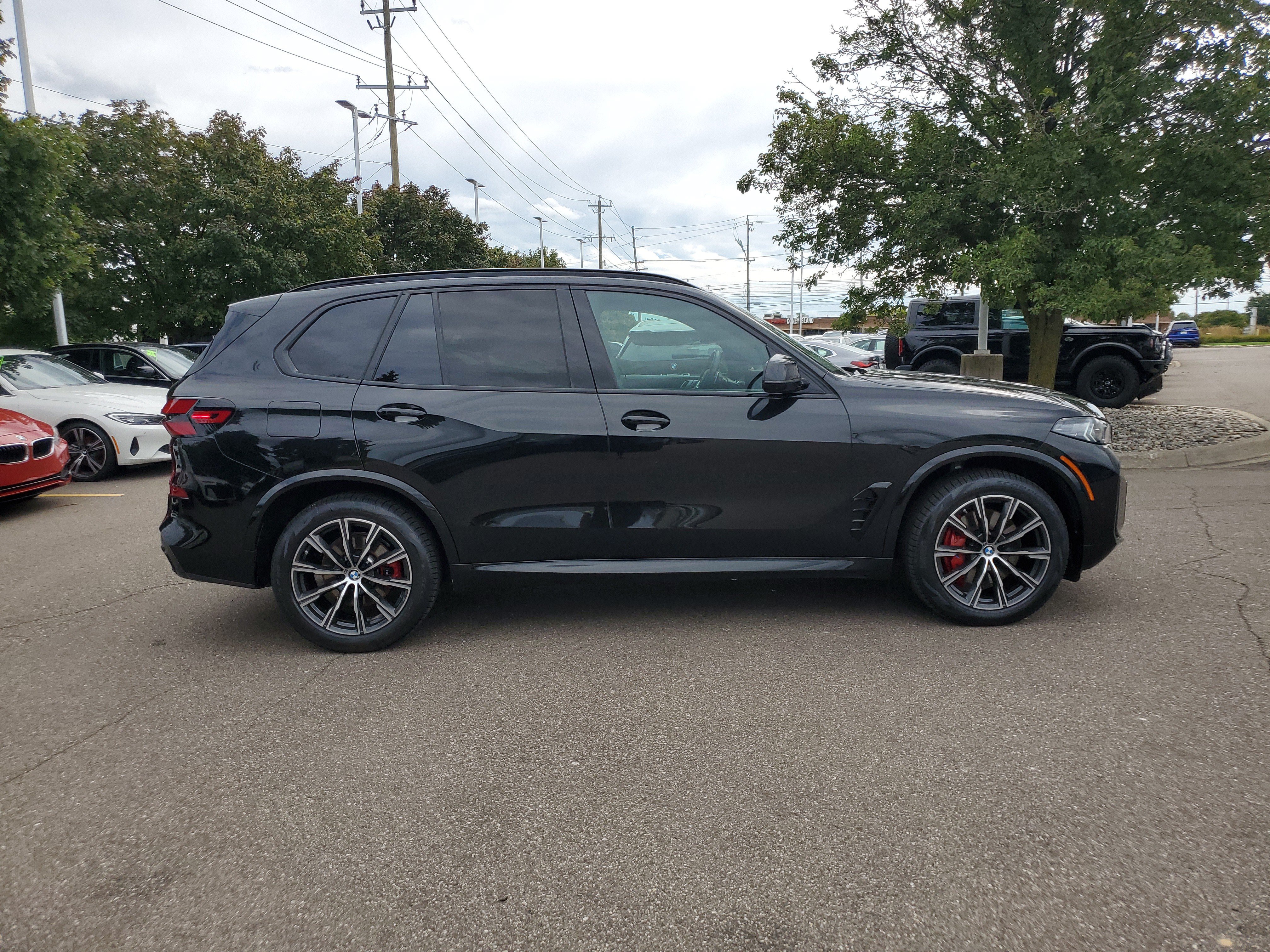 Certified 2024 BMW X5 xDrive40i w/ M Sport Package AWD/4WD image 6