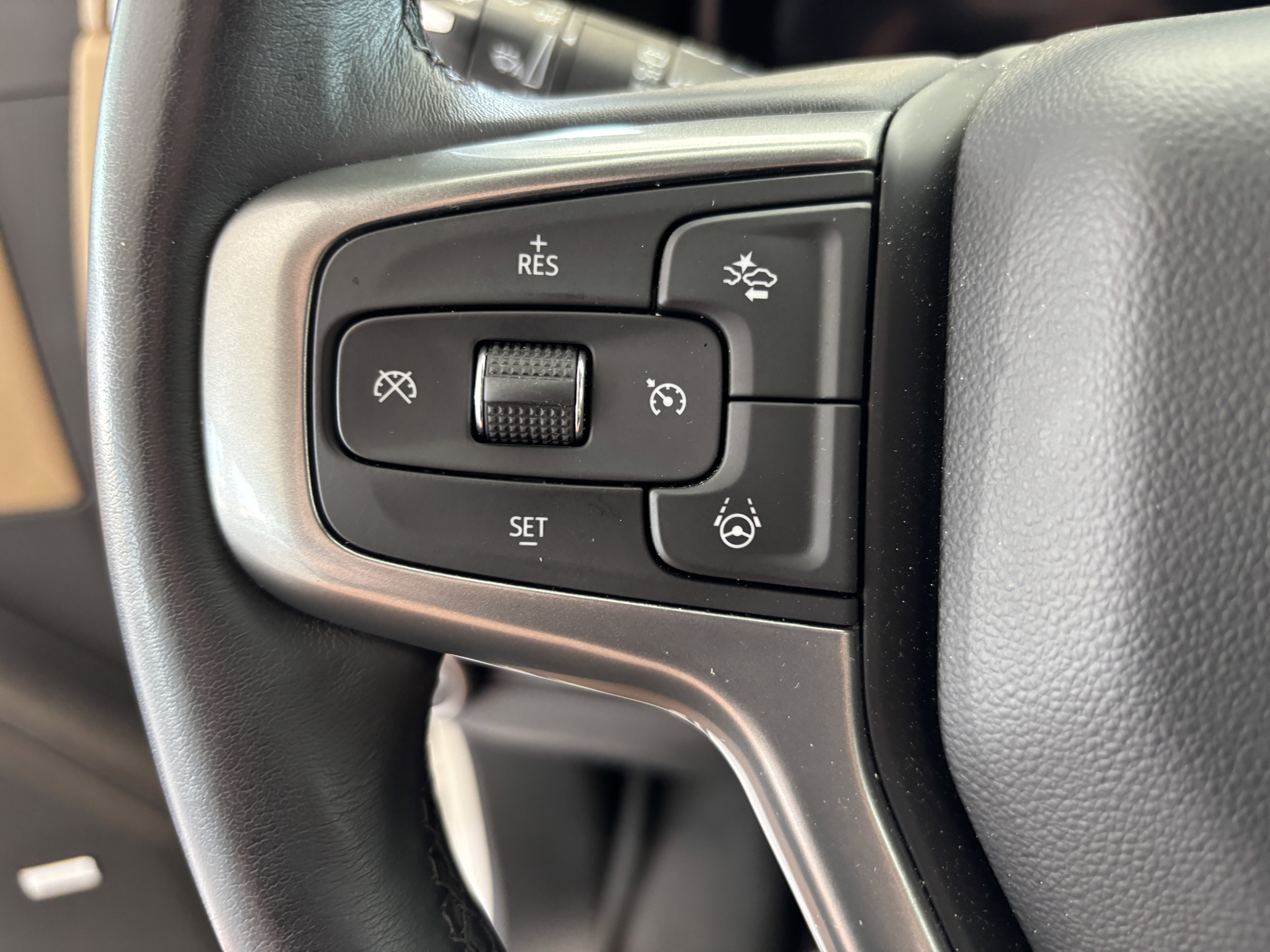 Used 2023 Chevrolet Suburban Premier w/ Advanced Technology Package image 10