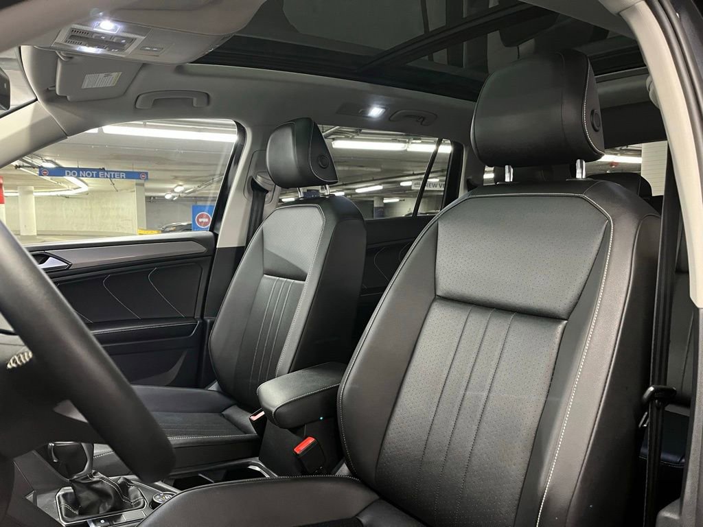 Used 2022 Volkswagen Tiguan SE w/ Panoramic Sunroof Package image 19