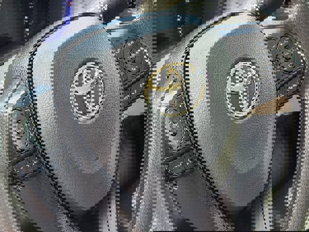 Used 2020 Toyota Corolla LE image 24