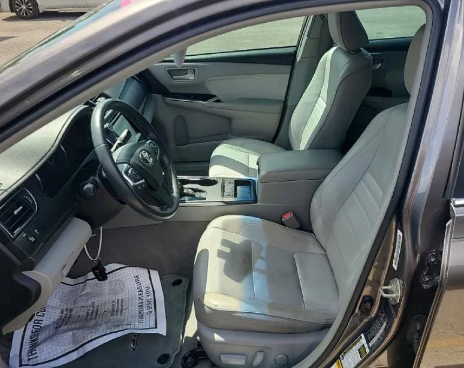 Used 2017 Toyota Camry XLE w/ Moonroof Package image 9