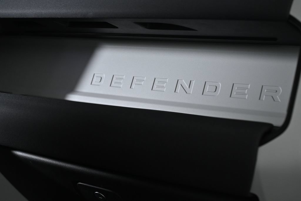 Used 2023 Land Rover Defender 110 S AWD/4WD image 28