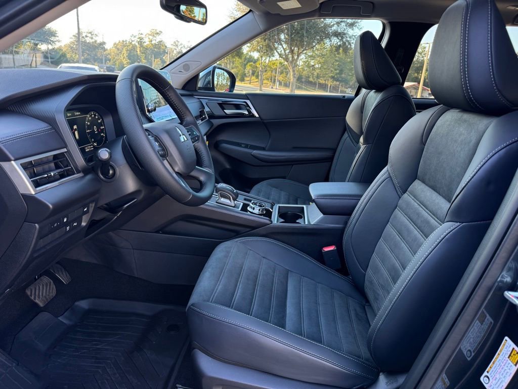 New 2025 Mitsubishi Outlander SE image 14