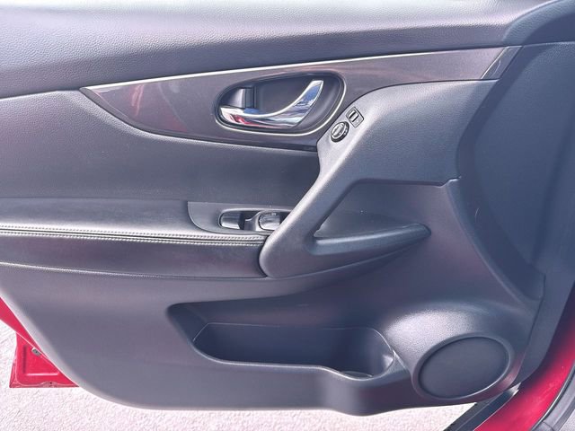 Used 2020 Nissan Rogue SV FWD image 21