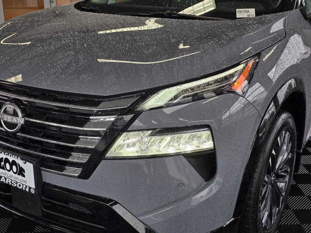 Used 2025 Nissan Rogue Platinum w/ Platinum Premium Package image 11