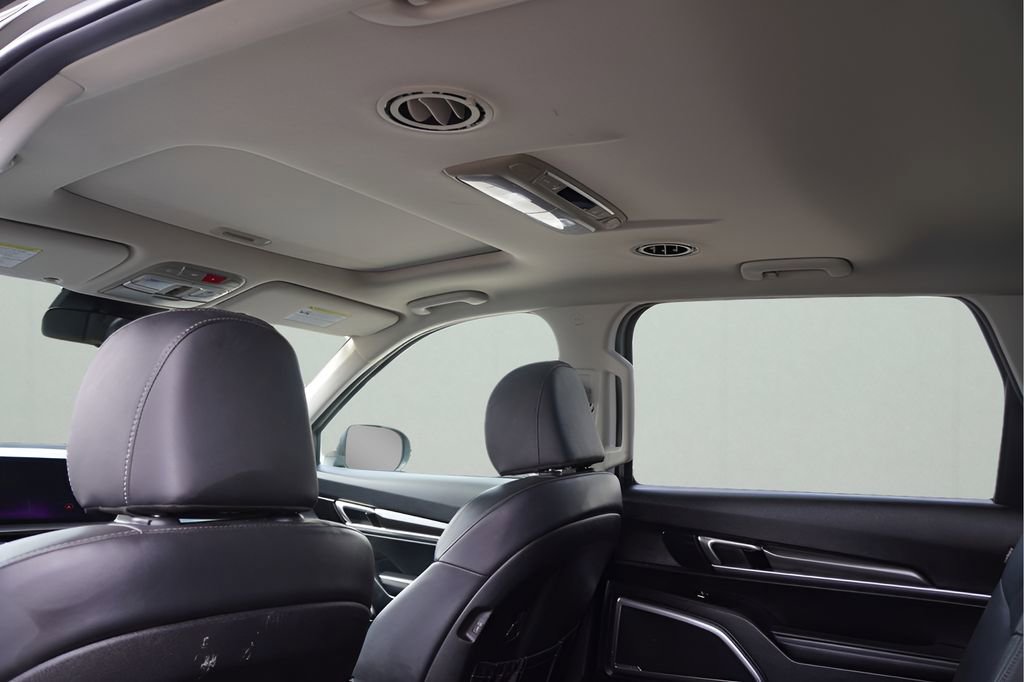 Used 2025 Kia Telluride S image 12