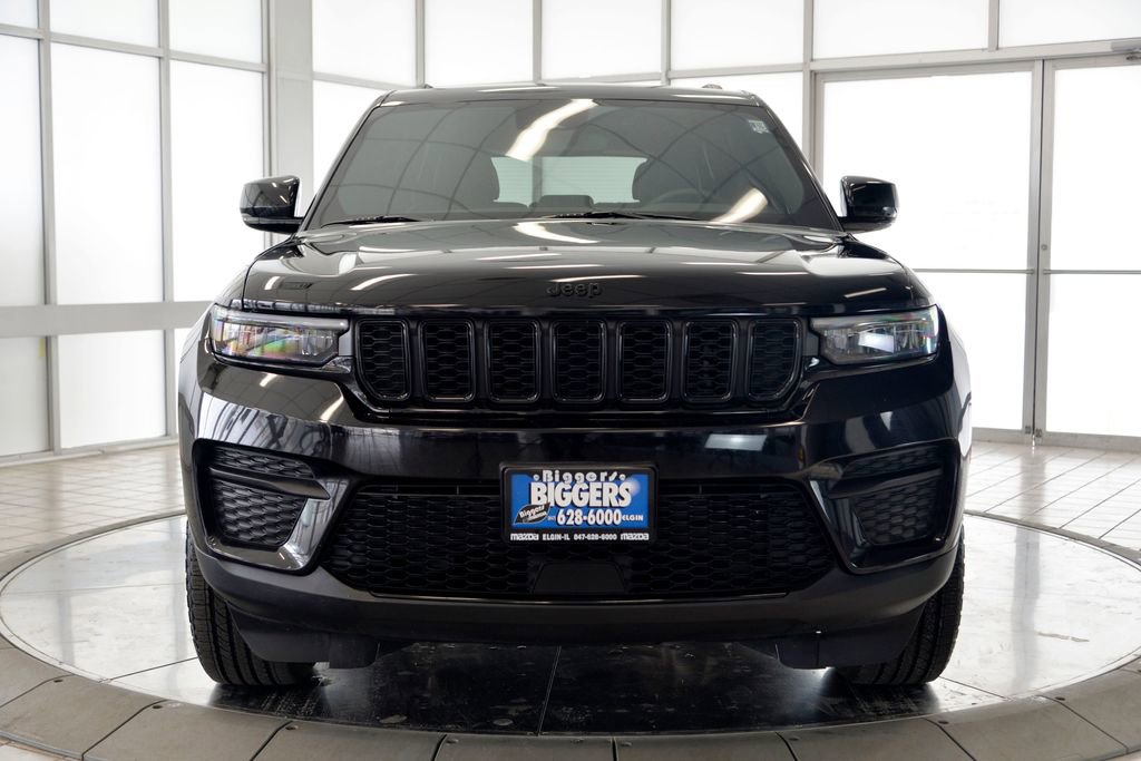 Used 2023 Jeep Grand Cherokee Altitude AWD/4WD image 3