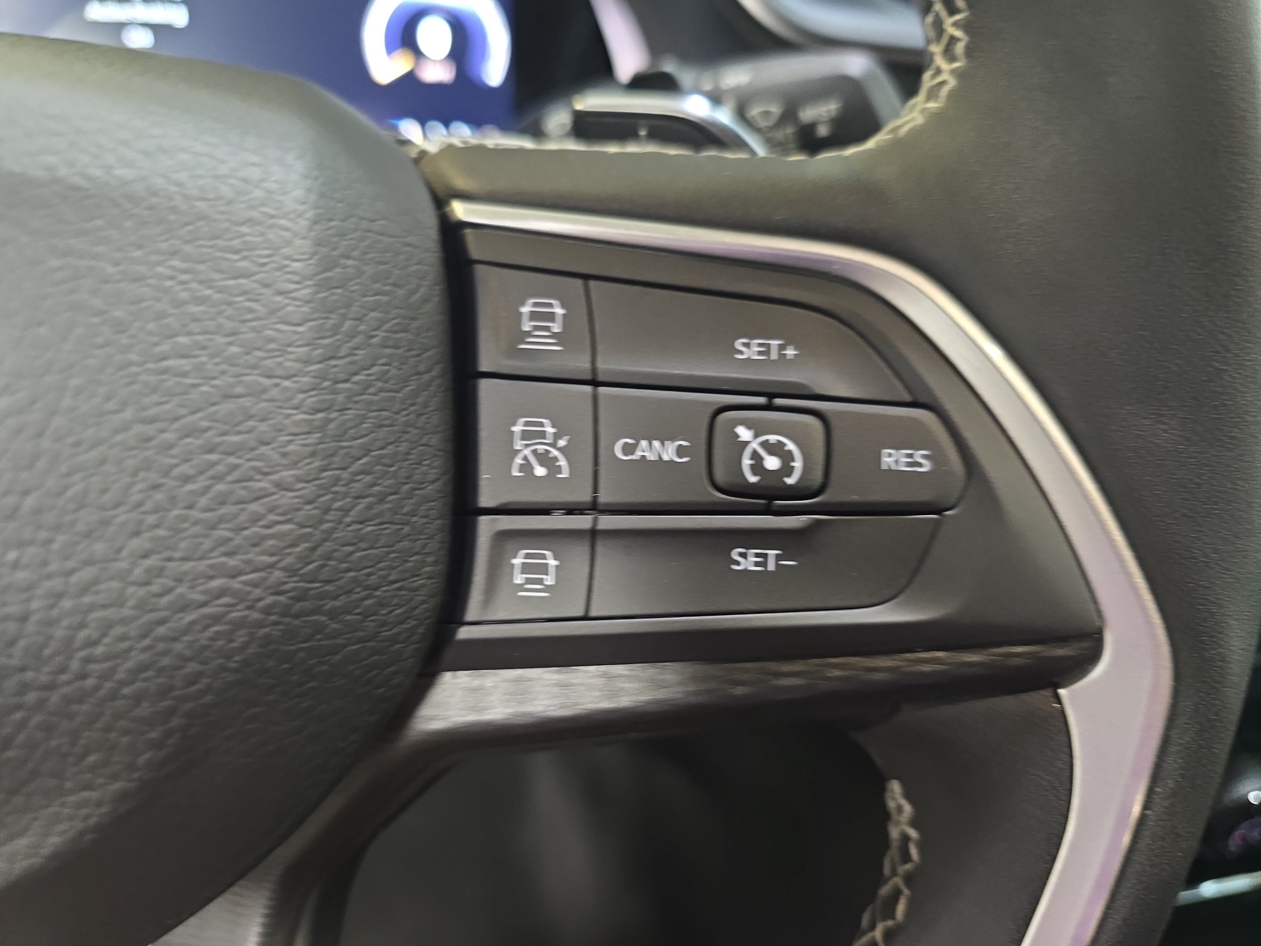 Used 2023 Jeep Grand Cherokee L Laredo AWD/4WD image 15