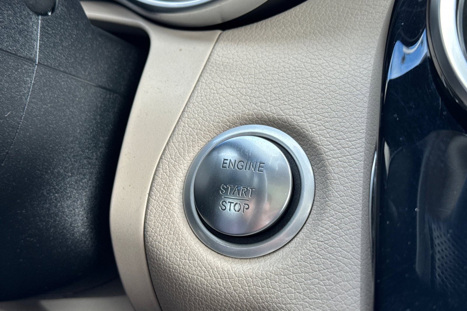 Used 2016 Mercedes-Benz C 300 4MATIC Sedan image 32