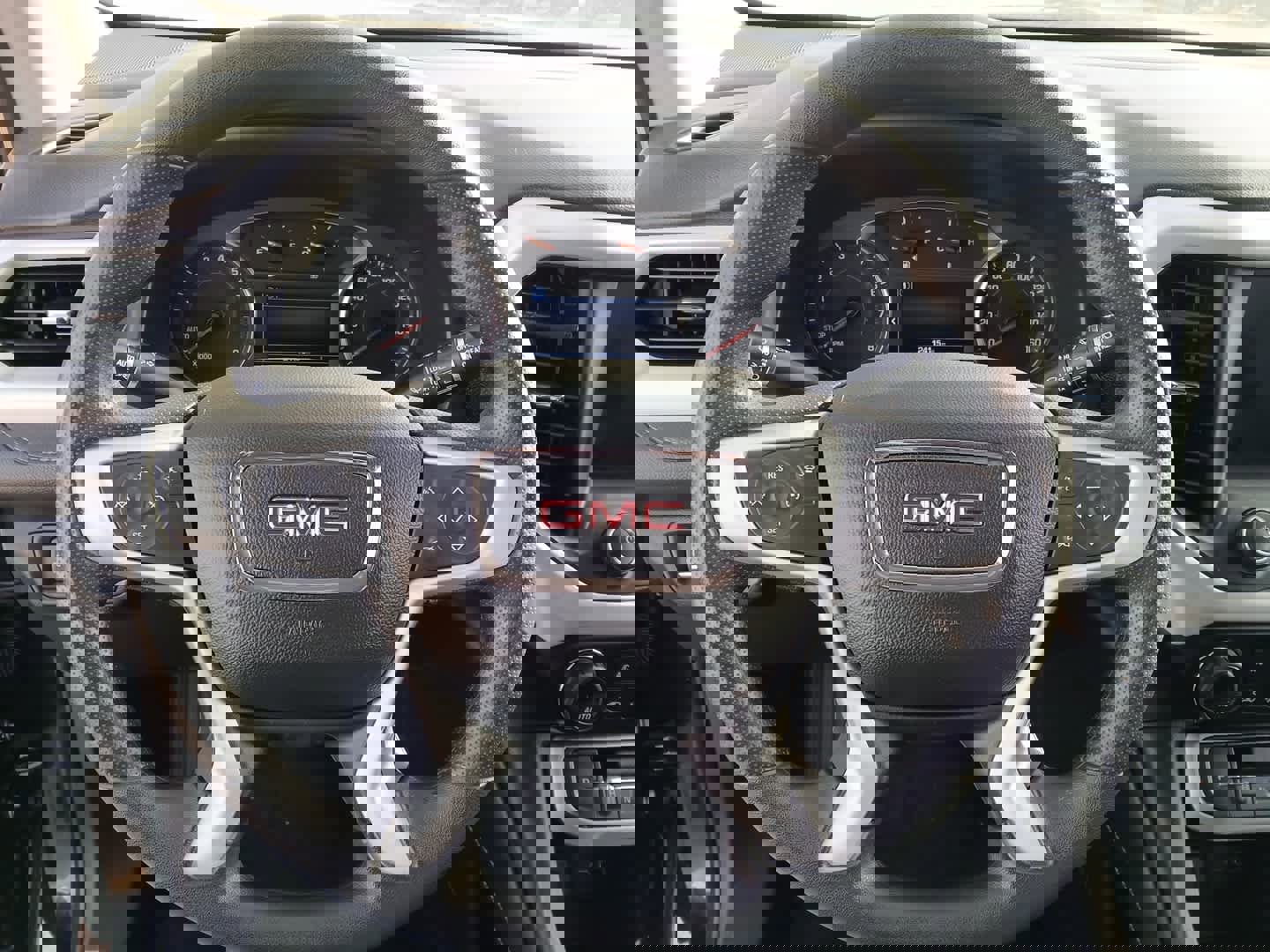 Used 2023 GMC Acadia SLE w/ Driver Convenience Package image 13