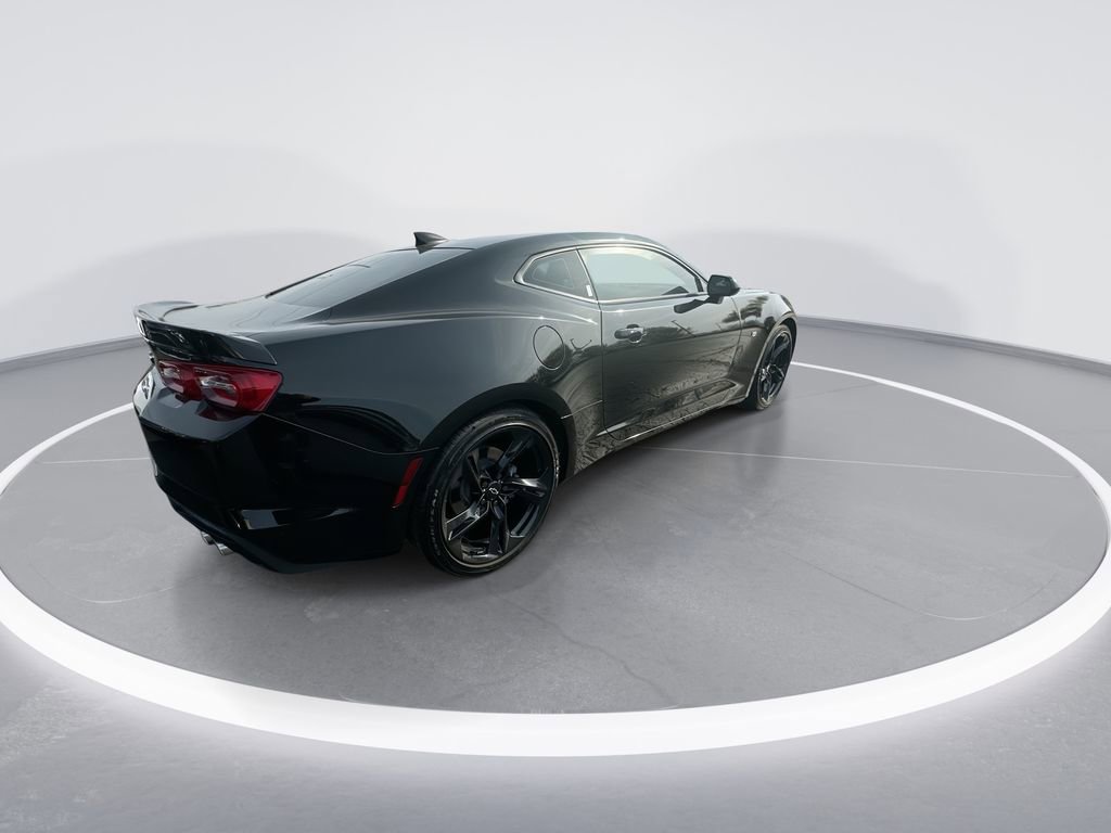 Used 2024 Chevrolet Camaro LT w/ Technology Package RWD image 8