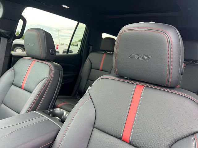 New 2026 Chevrolet Traverse RS w/ LPO, Floor Liner Package AWD/4WD image 14