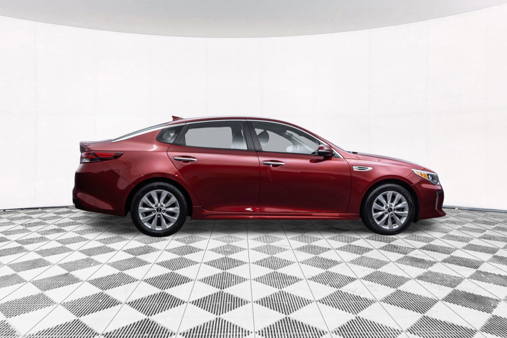 Used 2018 Kia Optima S image 13