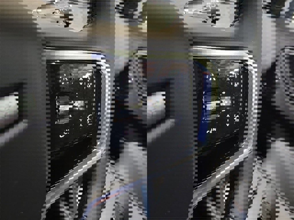 New 2024 Land Rover Discovery Sport Dynamic SE image 16