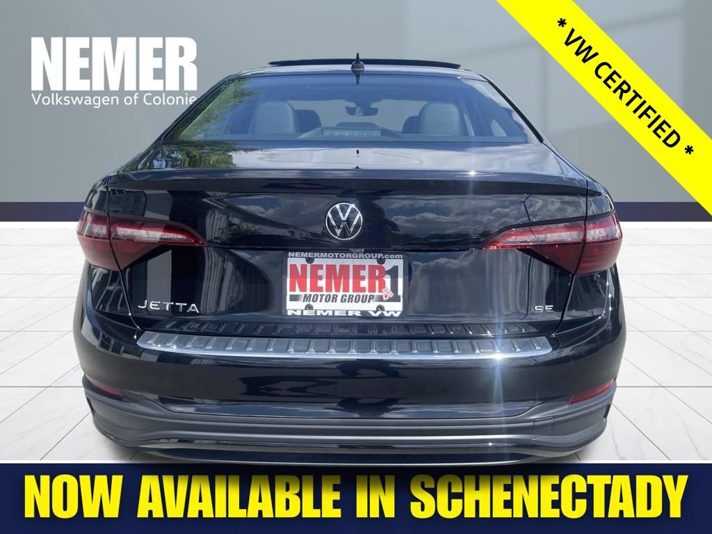 Certified 2022 Volkswagen Jetta SE FWD image 4