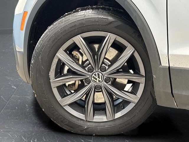 Used 2022 Volkswagen Tiguan SE image 32
