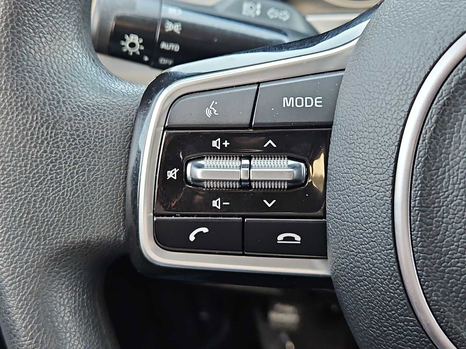 Used 2023 Kia Sorento LX image 22