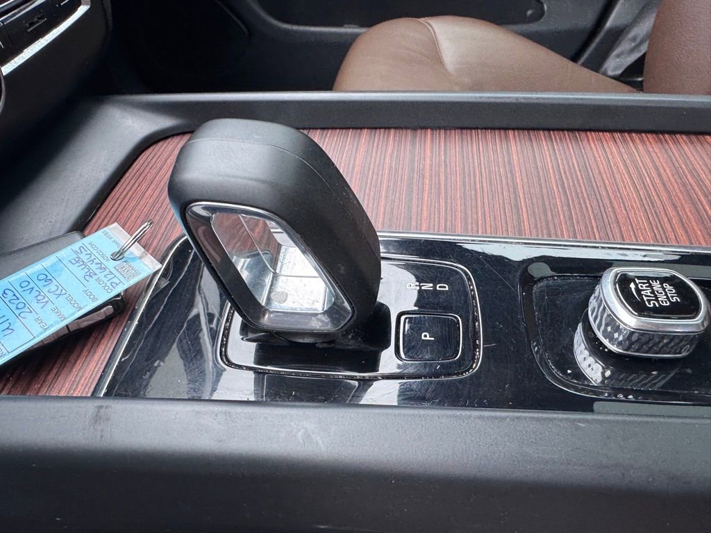 Used 2023 Volvo XC60 B5 Plus AWD/4WD image 16