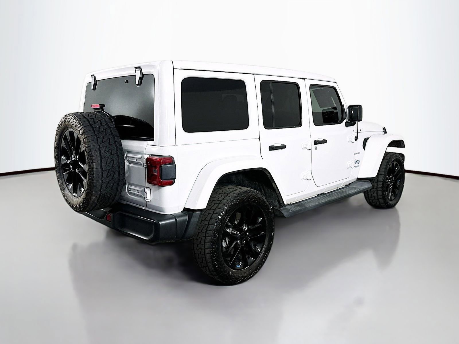 Used 2022 Jeep Wrangler Unlimited Sahara AWD/4WD image 7