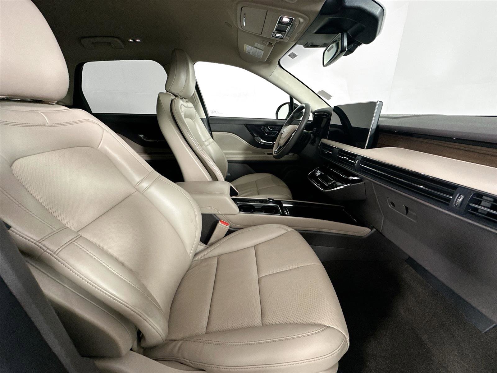 Used 2023 Lincoln Corsair Reserve image 27