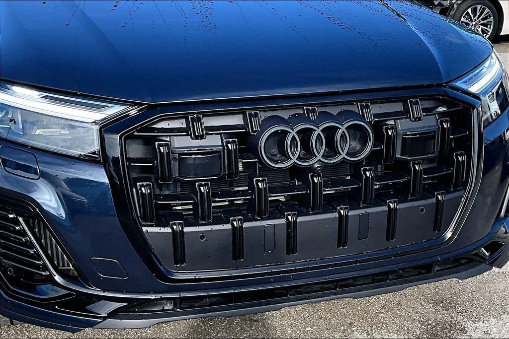 Certified 2025 Audi Q7 3.0T Premium Plus image 11