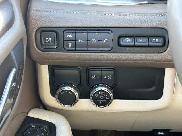 Used 2021 GMC Yukon XL Denali w/ Denali Premium Package image 22