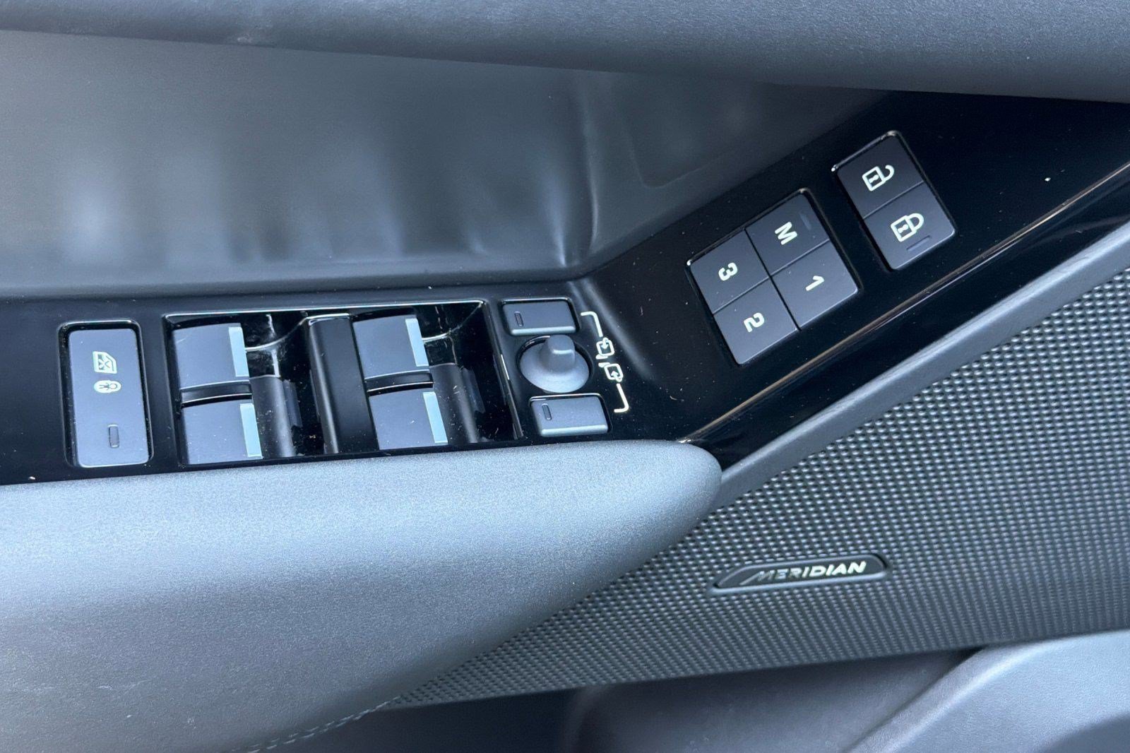 Used 2026 Land Rover Range Rover Velar S AWD/4WD image 14