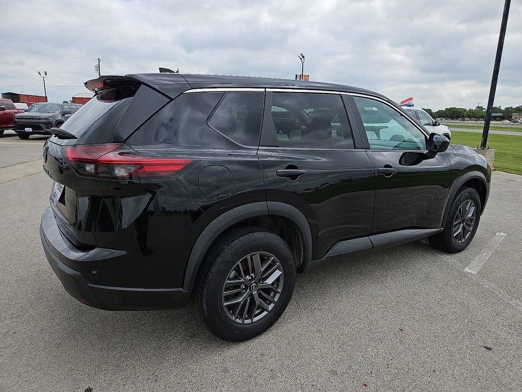 Used 2024 Nissan Rogue S image 8