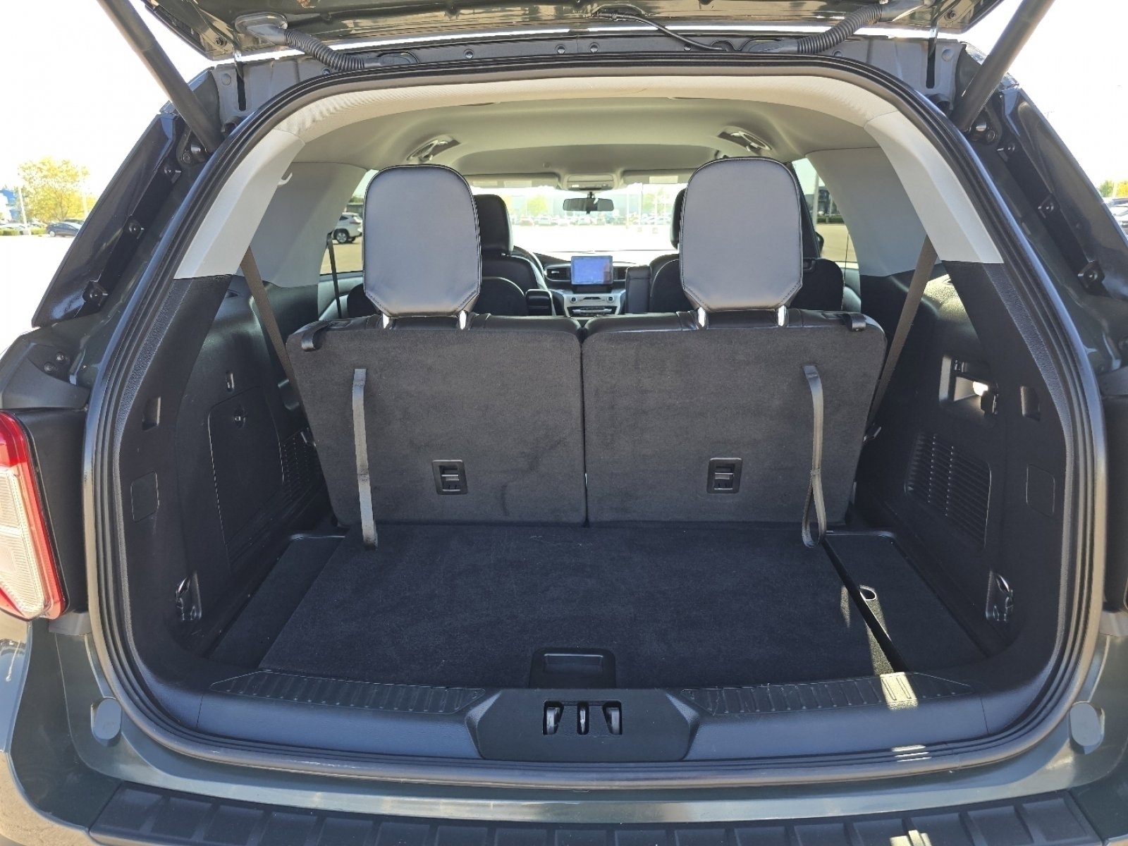 Used 2022 Ford Explorer XLT w/ Equipment Group 202A image 22