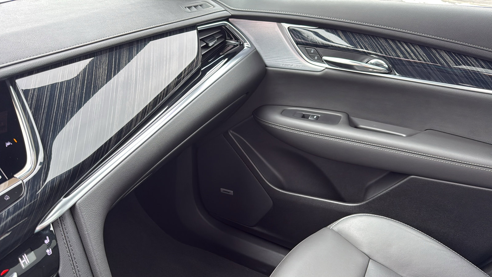 Certified 2024 Cadillac XT6 Premium Luxury w/ Technology Package image 25