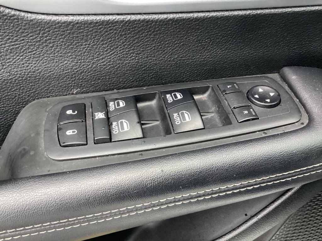 Used 2018 Chrysler Pacifica Touring-L Plus w/ S Appearance Package FWD image 28