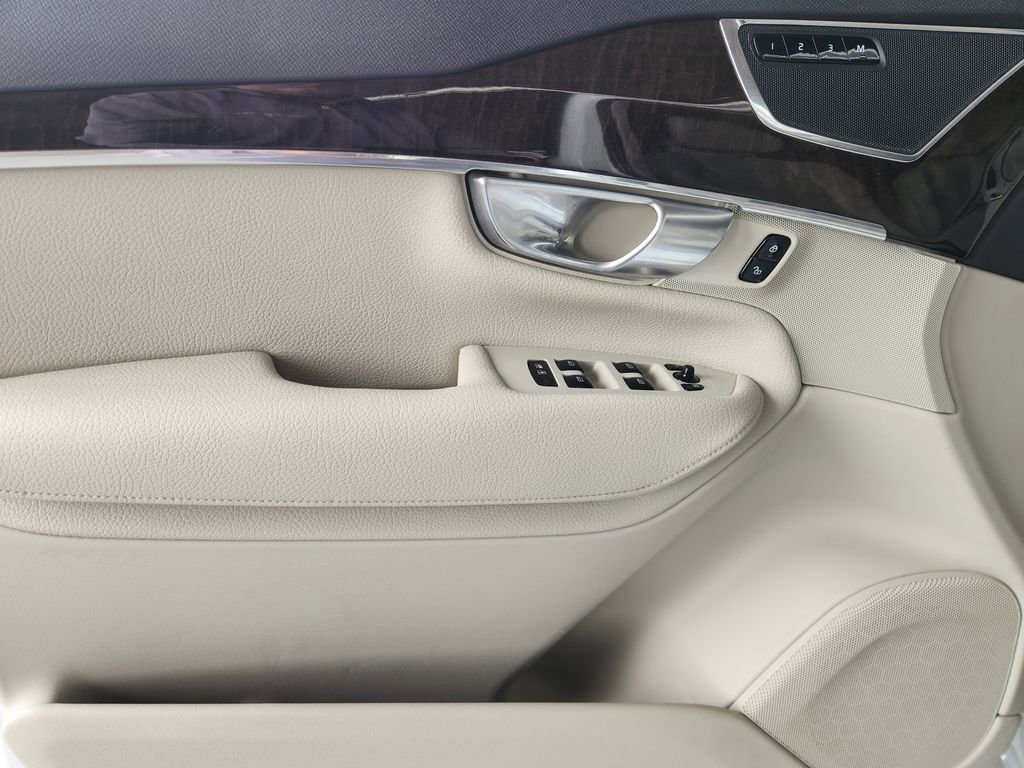 Used 2018 Volvo XC90 T6 Momentum w/ Convenience Package AWD/4WD image 23