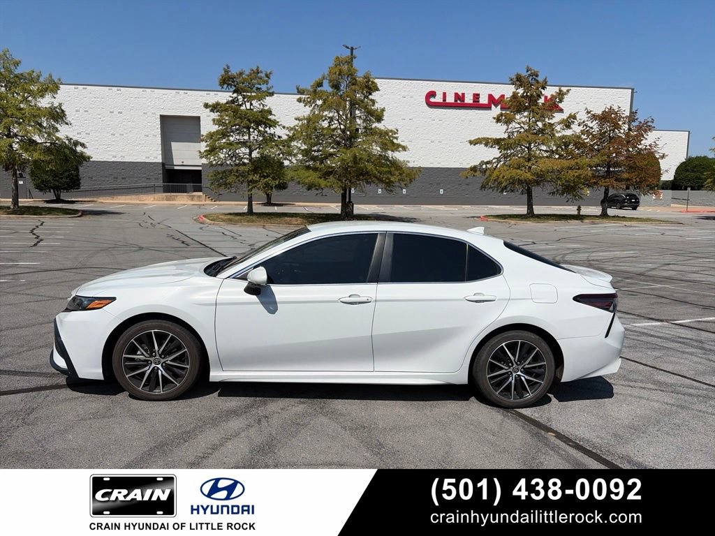 Used 2023 Toyota Camry SE FWD image 1