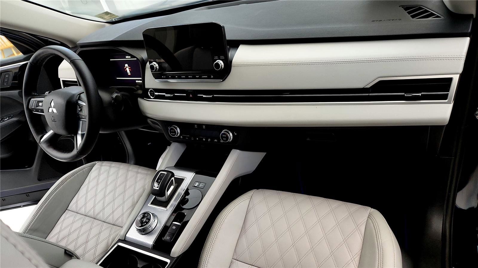 Used 2025 Mitsubishi Outlander SEL image 16