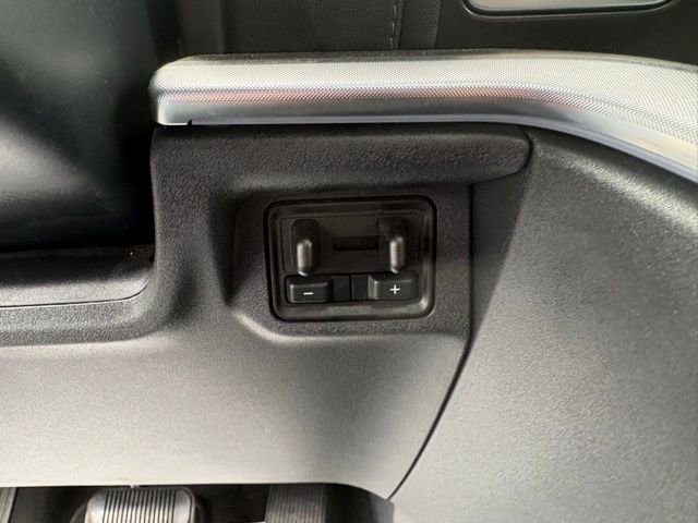 Used 2025 Ford Expedition Platinum image 36