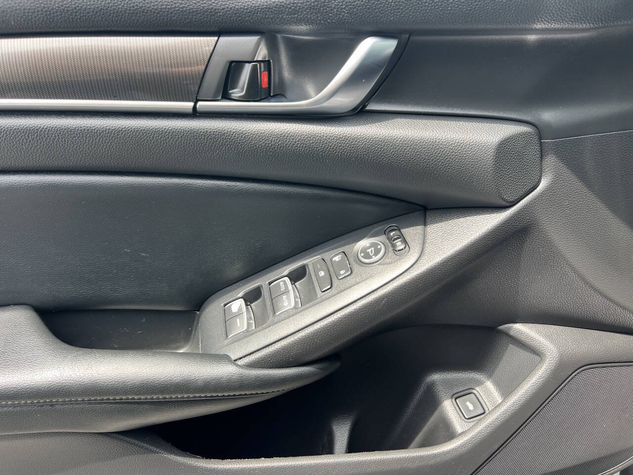 Used 2018 Honda Accord Sport image 10