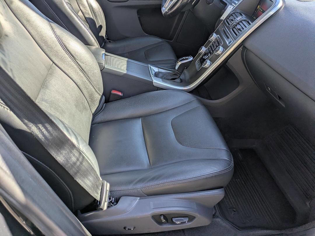 Used 2015 Volvo XC60 T6 Platinum w/ Protection Package FWD image 11